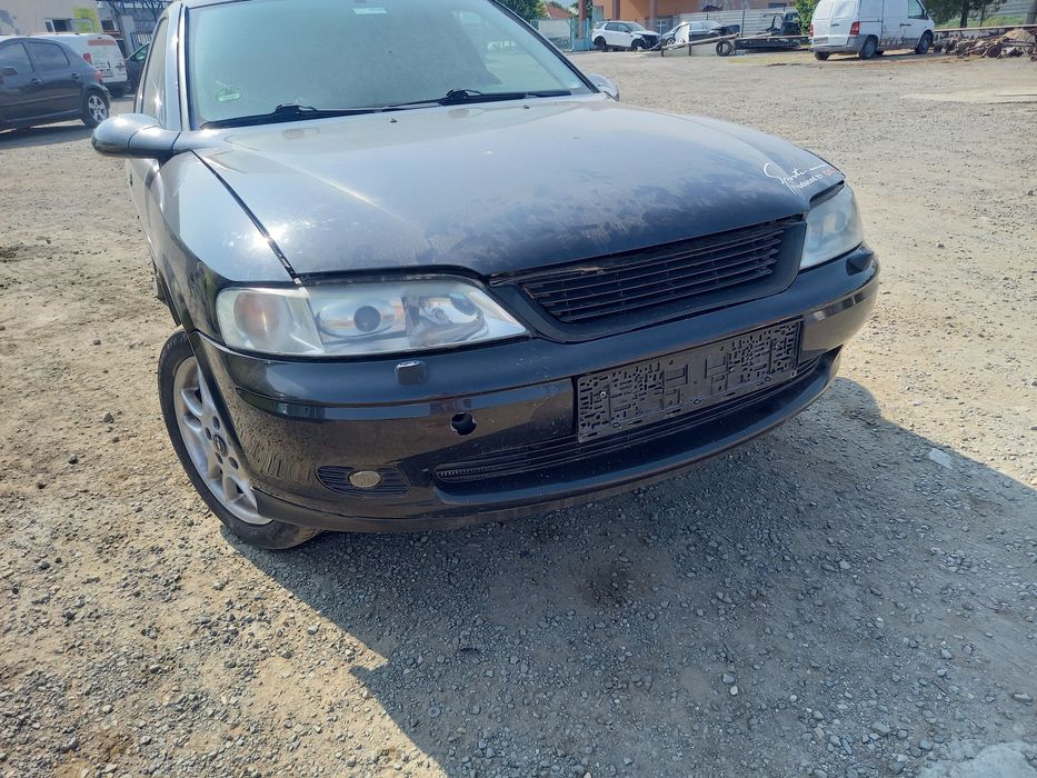 Опел Вектра 2.2 i 16V на части !