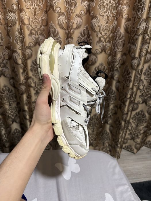 Balenciga track