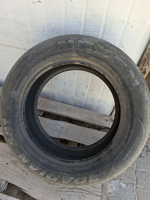 Продам шины 235/60/18 нексен