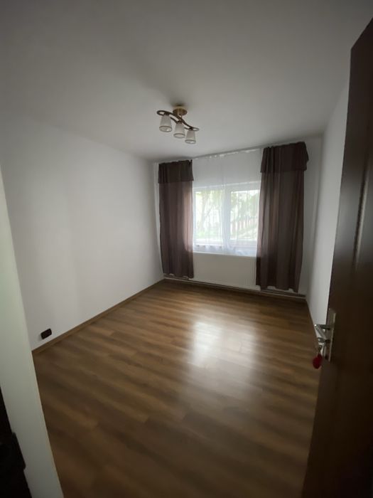 Apartament 3 camere decomandat Gaesti