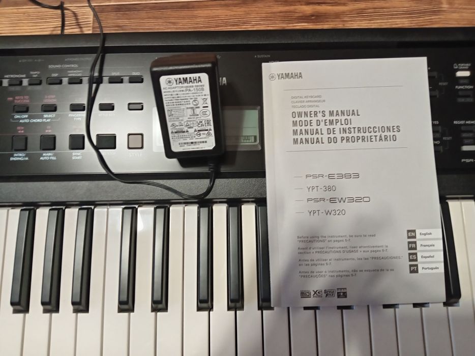 Продам электронные клавишы YAMAHA PSR-E 383