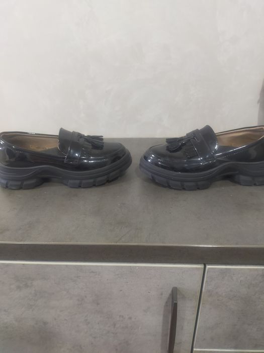 Продам одежду и обувь для девочки 8-10 лет.