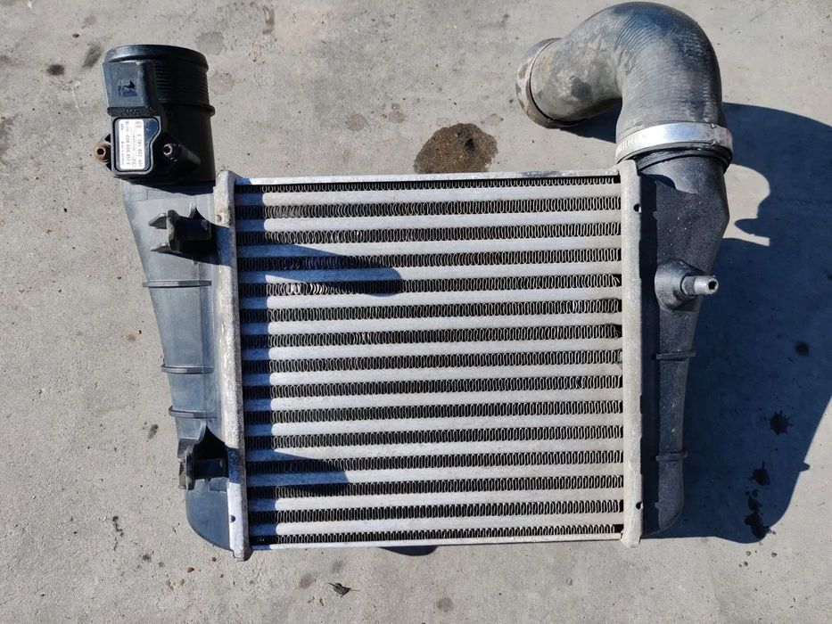Radiator intercooler stanga Seat EXEO Audi A4 B7 8E0145805AA