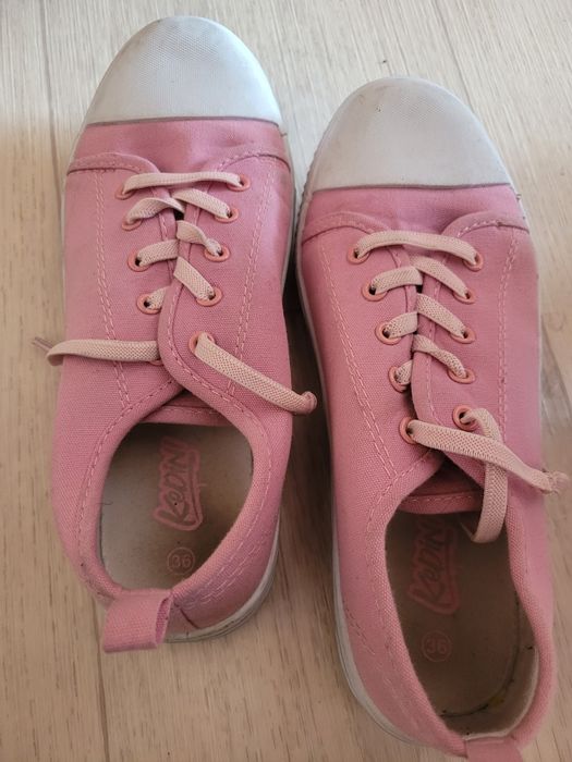 Продам обувь на девочку. 34.36.37 р