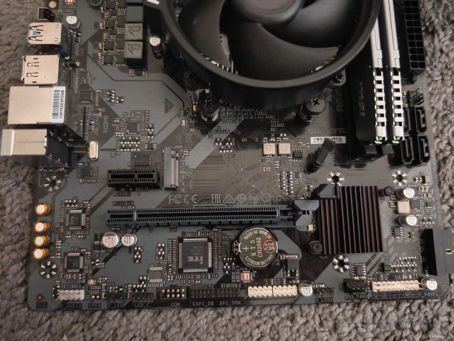 GIGABYTE A620M H socket AM5 + Ryzen 5 8400F 6-Core 4.2GHz + 2x8GB 16GB DDR5 5600MHZ