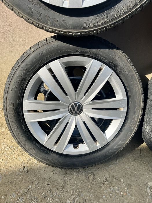 Set 4 jante tablă VW Golf 5 R16 + anvelope 205/55 R16 + 2 seturi capace VW
