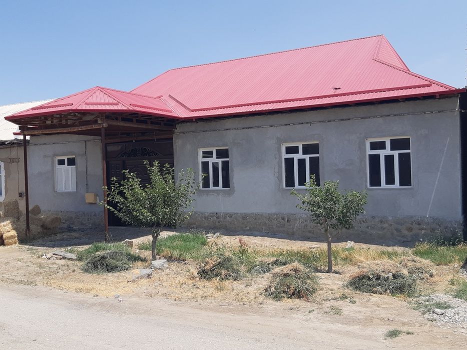 Uy sotiladi yoki almashtiriladi srochnaga!!!