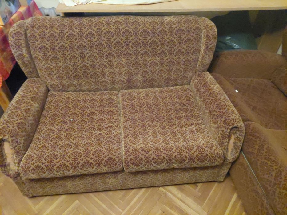 Двуместен разтегателен диван