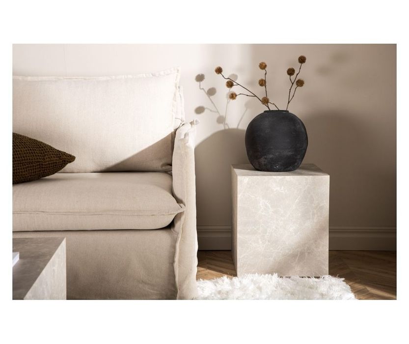 Продавам нова модерна квадратна маса за кафе, цвят бежов