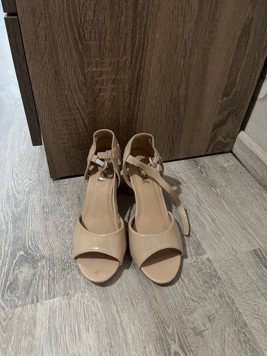 Дамски обувки с токчета