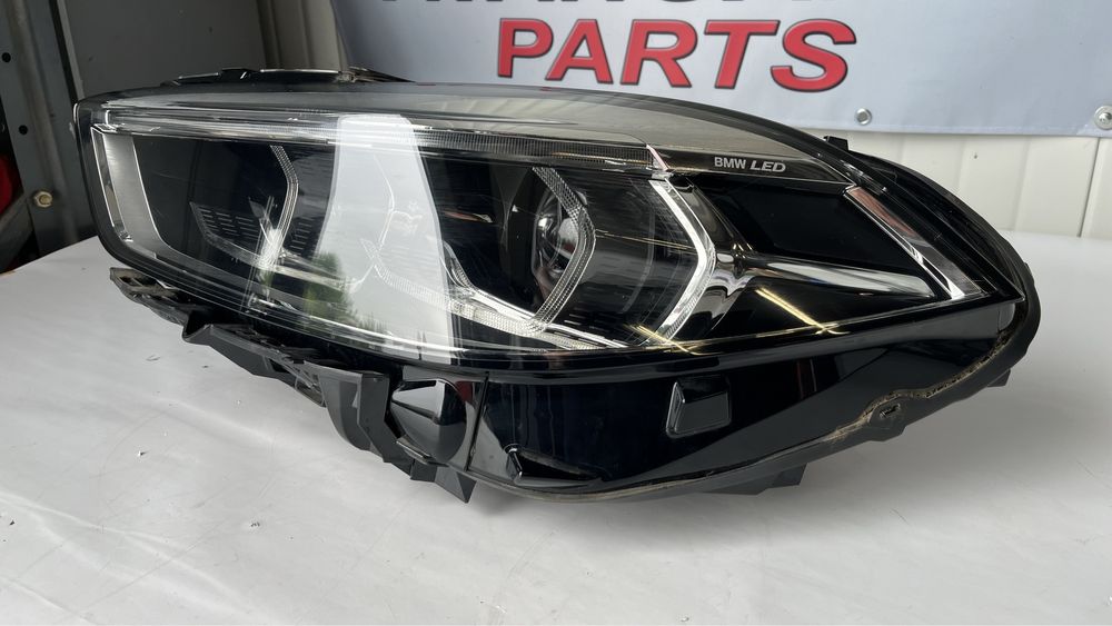 2 броя десен и 2 броя ляв фар BMW 1 F40 2020-