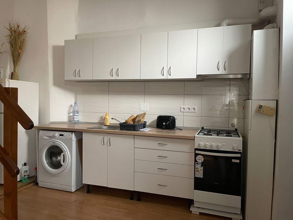 Închiriez apartament central
