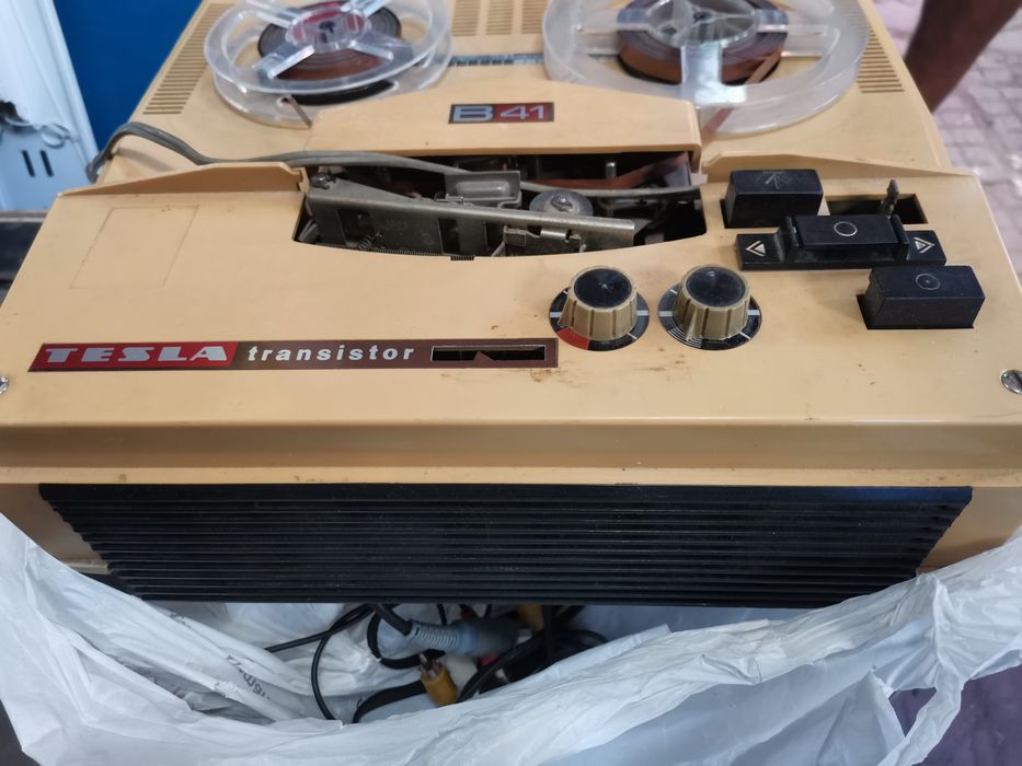 Tesla transistor b41, магнитофон ретро, работещ