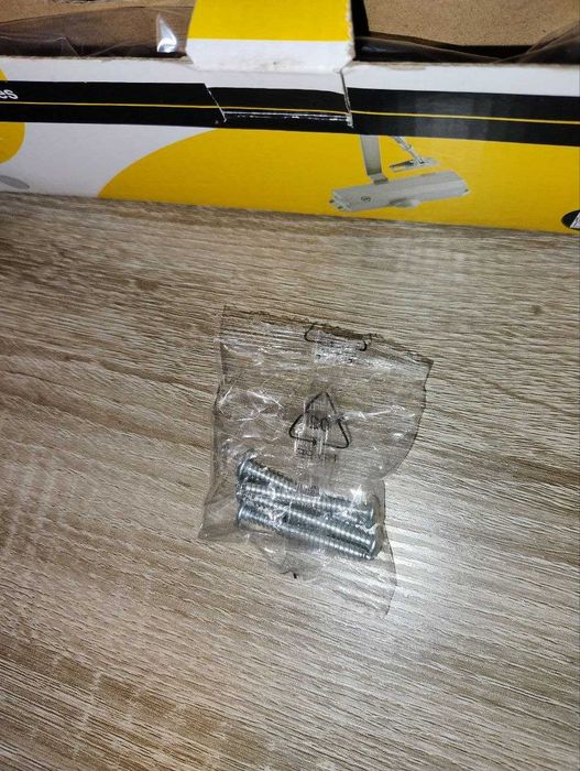 Автомат за врати YALE Y300