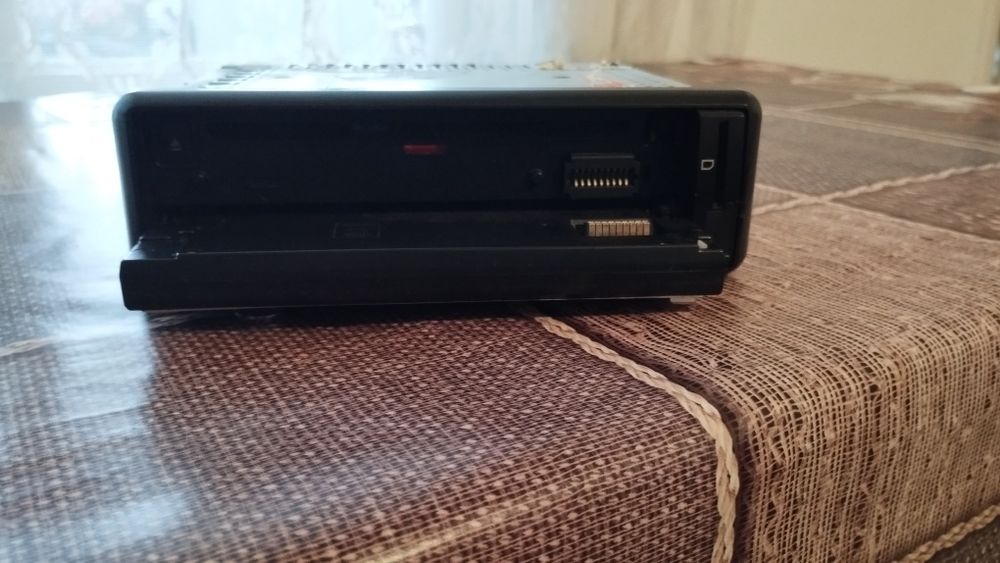 Продавам аудио плейър за кола