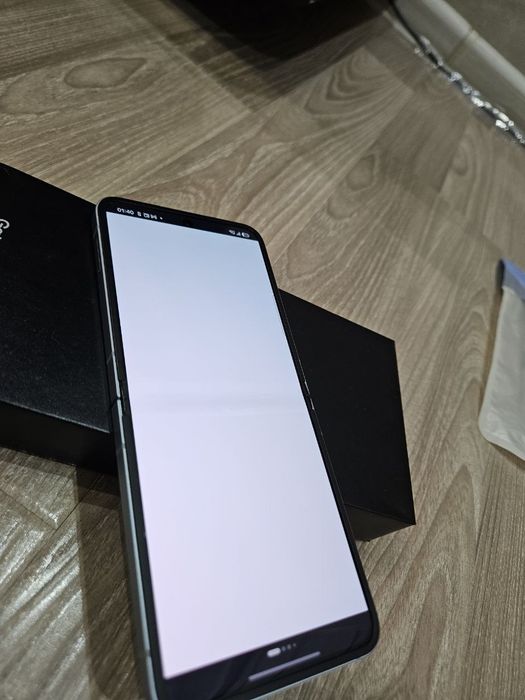 Продам Samsung Galaxy Z Flip 6 12/256