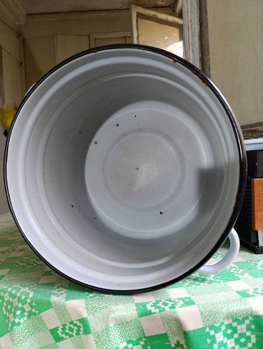 Кастрюля на 14-15литров.