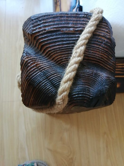 Дървено легло много здраво