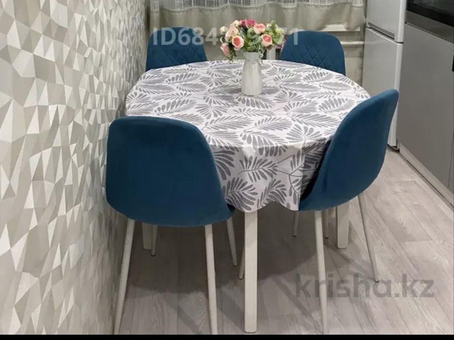 Продам стол со стульями