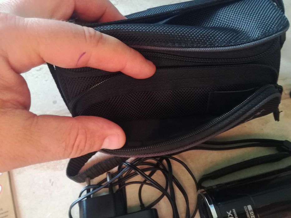 Продавам FULL HD камера JVC със 2бр.батерий и чантичка SONY