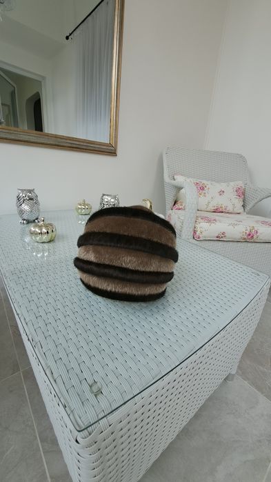 Caciula   Blana " Capot Fermoar'