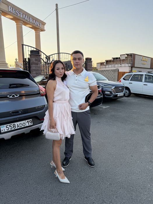 Платья вечерний продам новый
