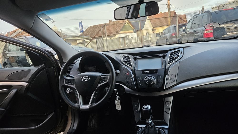 Hyundai I40, 1.6 Benzina, Sedan, 2 seturi de roti