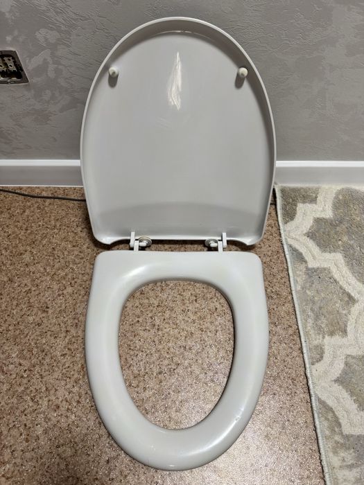 Продам крышку для унитаза