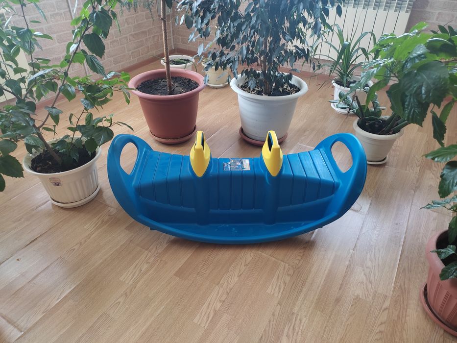 Качели детские+ игрушки
