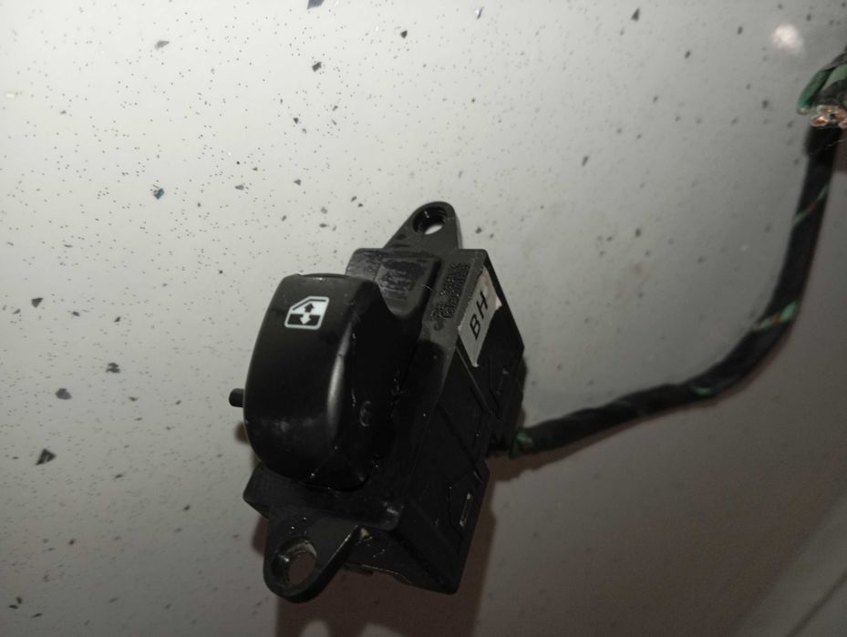 Ляво и дясно копче за стъклоповдигач