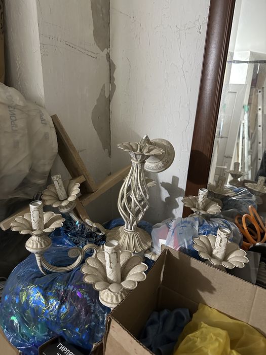 Продам люстры каждая по 3000
