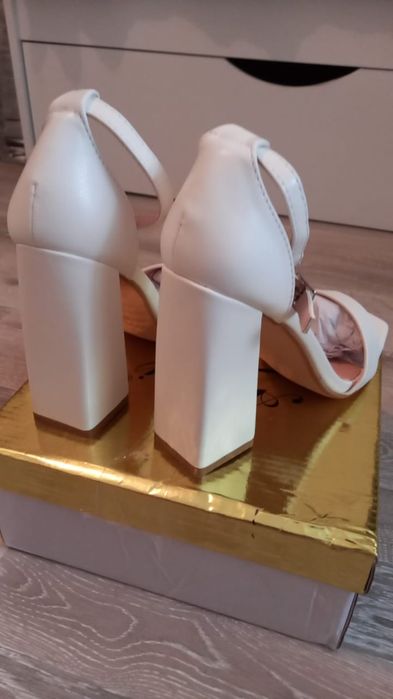 Продам босоножки отличные