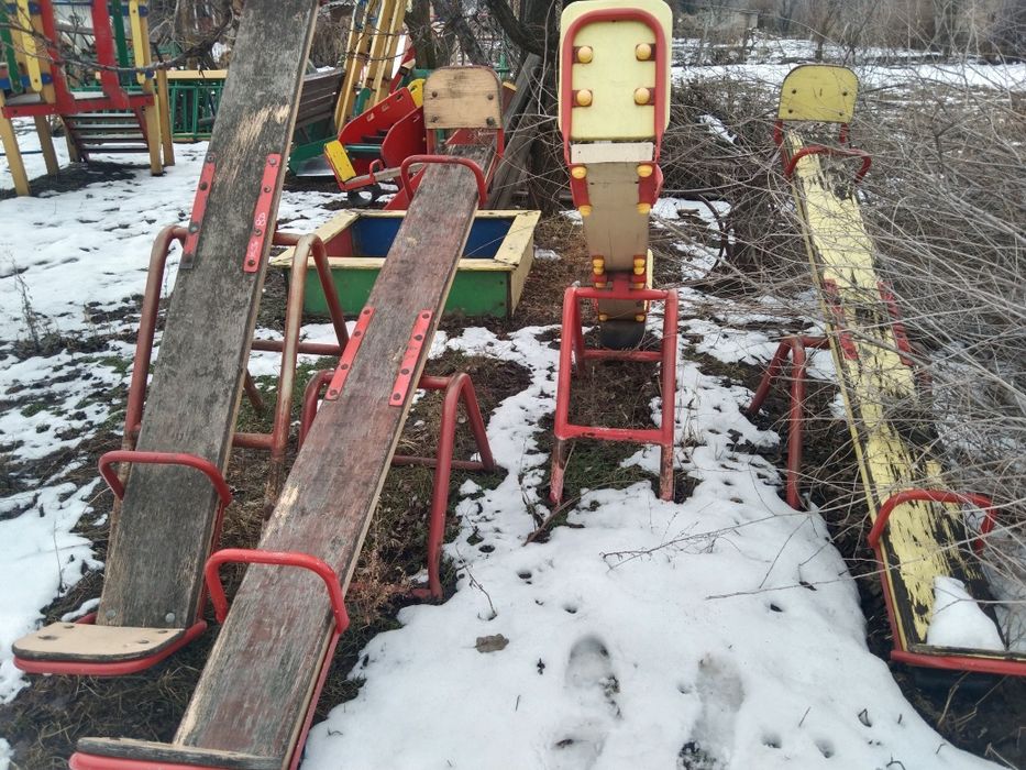 Карусель, песочницы, балансиры ,качели
