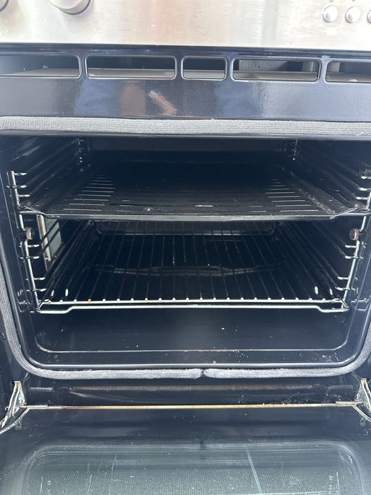 Духовка LG в отличном состоянии