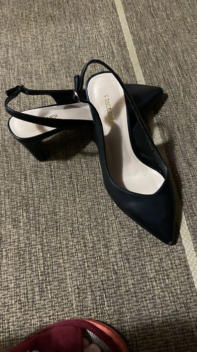 Женские босоножки