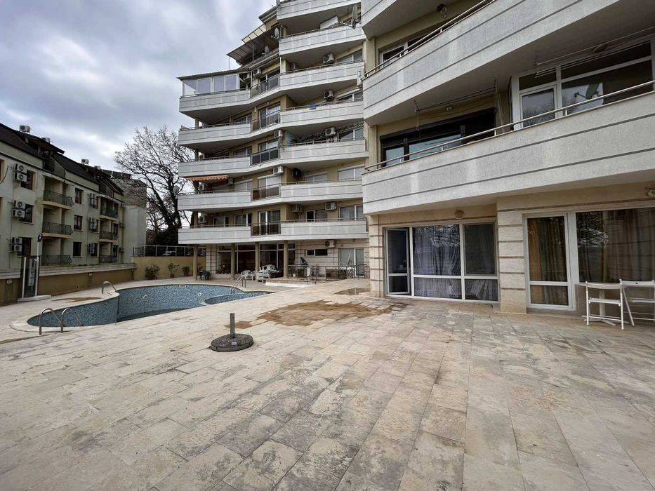 Продавам двустаен обзаведен апартамент в к.к. Чайка - 125 000 евро