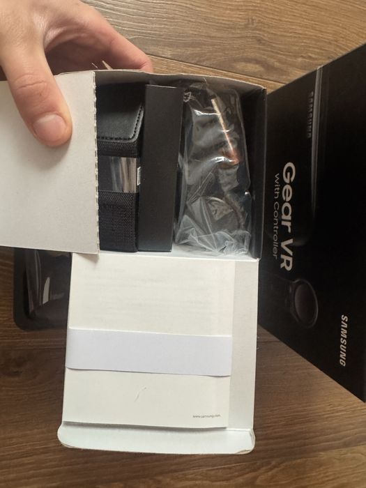Vând ochelari Samsung Gear VR cu Controller
