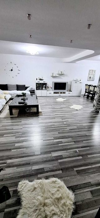 Casa curte gradina