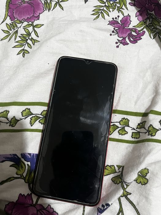 продаю телефон realme c3