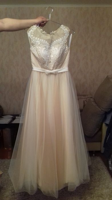 Женское вечернее платье