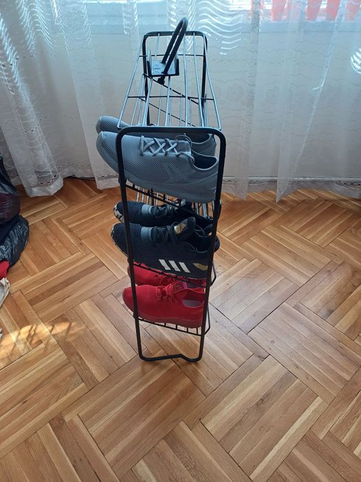 Продавам метална стойка за обувки