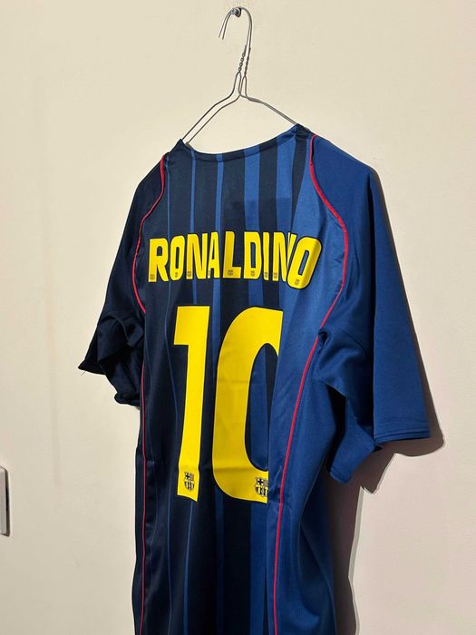 Тениска на Ronaldinho в FC Barcelona - НОВО ; НАЙ-ДОБРАТА ЦЕНА!