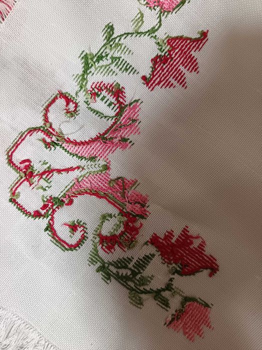 Handmade fata de masa. Noua, alb/rosu. 60/60