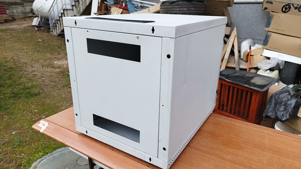 Комуникационен шкаф - сървърен шкаф - рак шкаф 12U Triton.