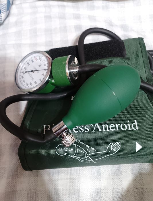 Тонометр рабочим состаяние.