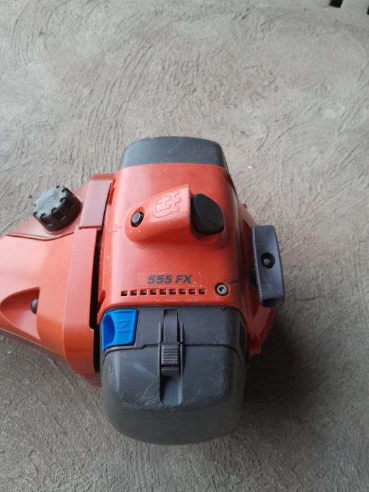 Vând motocoasa Huqvarna