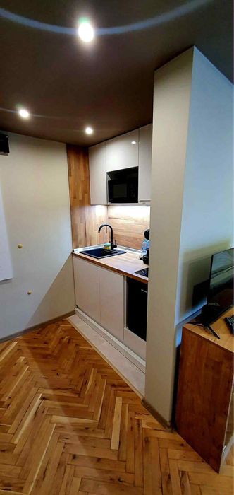 Дава се под наем Едностаен апартамент в Варна, Червен площад - 20 кв.м за 408 € - Снимка #3