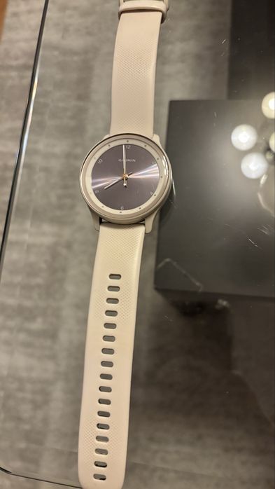 Часовник Garmin vivomove