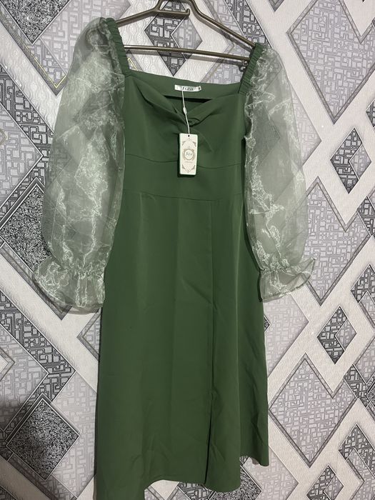 Новое платье с этикеткой