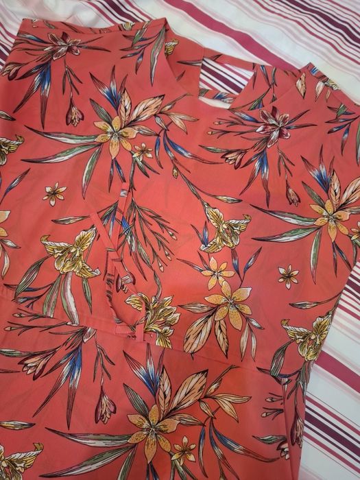 Нова рокля цвят корал